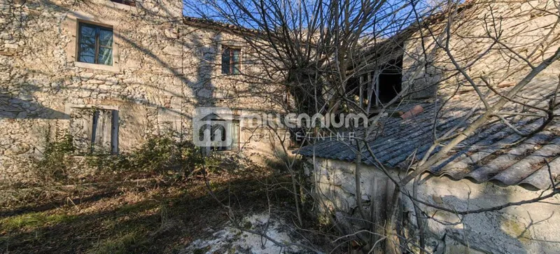 Istra, okolica Buzeta, kamena kuća s 95.000m2 zemljišta – 2