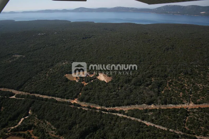 Otok Cres, kućica okružena s čak 76.000m2 zemljišta – 3