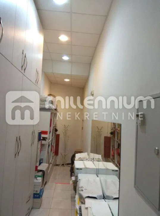 Centar, poslovni prostor od 100m2 – 2