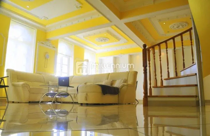 Opatija, dvoetažni stan od 192m2 i apartman od 64m2 – 2