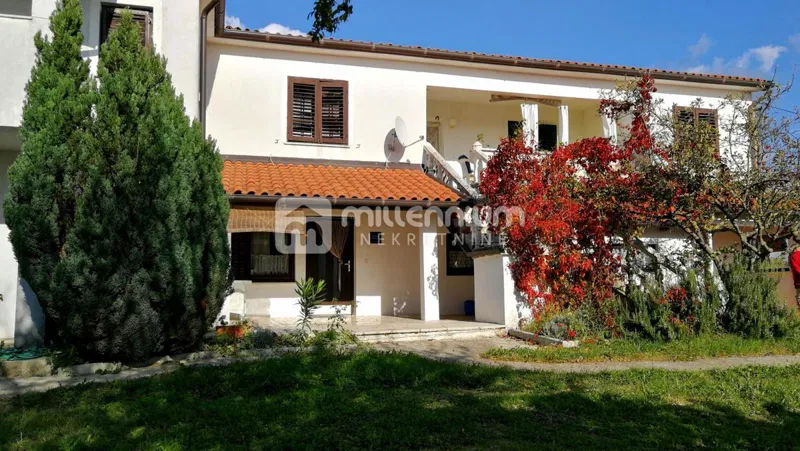 Istra, Vižinada, kuća s 4 stana okružena zelenilom – 3