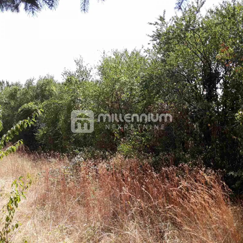 Viškovo, građevinsko zemljište, 1.643m2 – 3