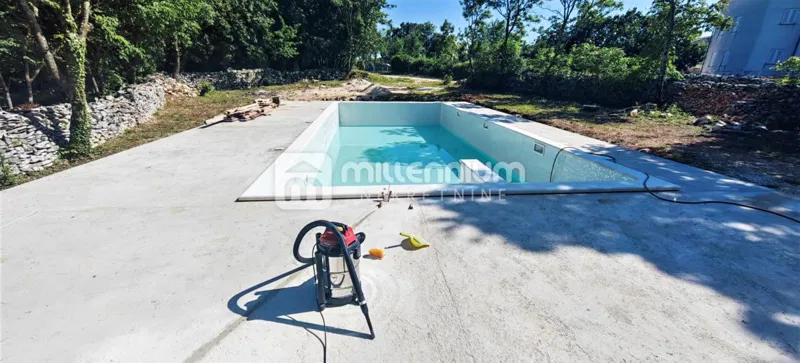Istra, Žminj, samostojeća kuća s bazenom, 289m2 – 2