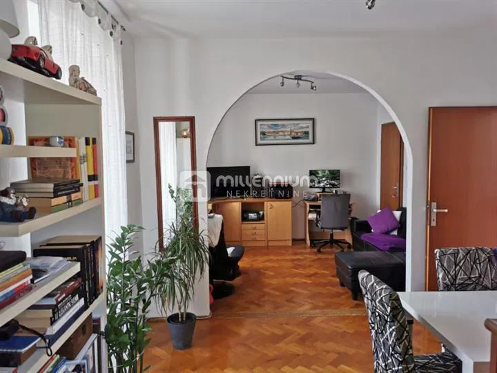 Otok Krk, Krk, samostojeća kuća u staroj gradskoj jezgri – 3