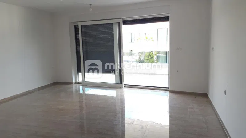 Otok Krk, Malinska, novogradnja, 3s+db, 88.42m2, bazen – 3