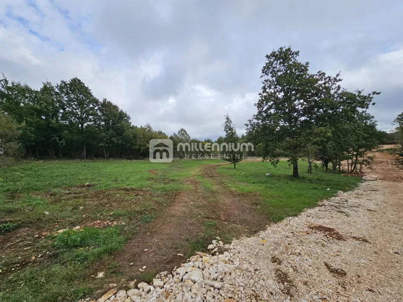 Istra, okolica Barbana, 910m2 građevinskog zemljišta – 2