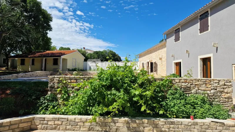 Barban, 110m2, samostojeća kuća s bazenom i velikom okućnicom – 2