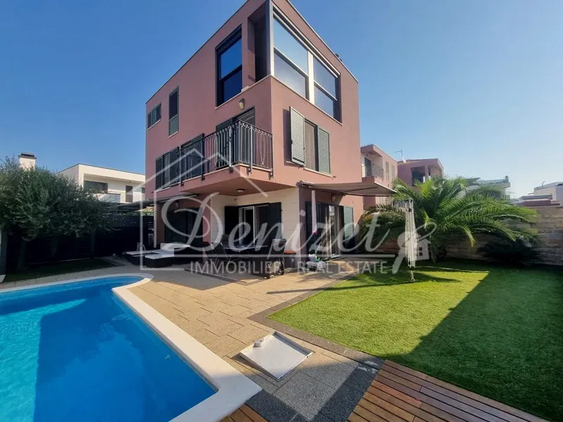 Okrug Gornji, Modern duplex three-bedroom apartment with swimming pool – 2