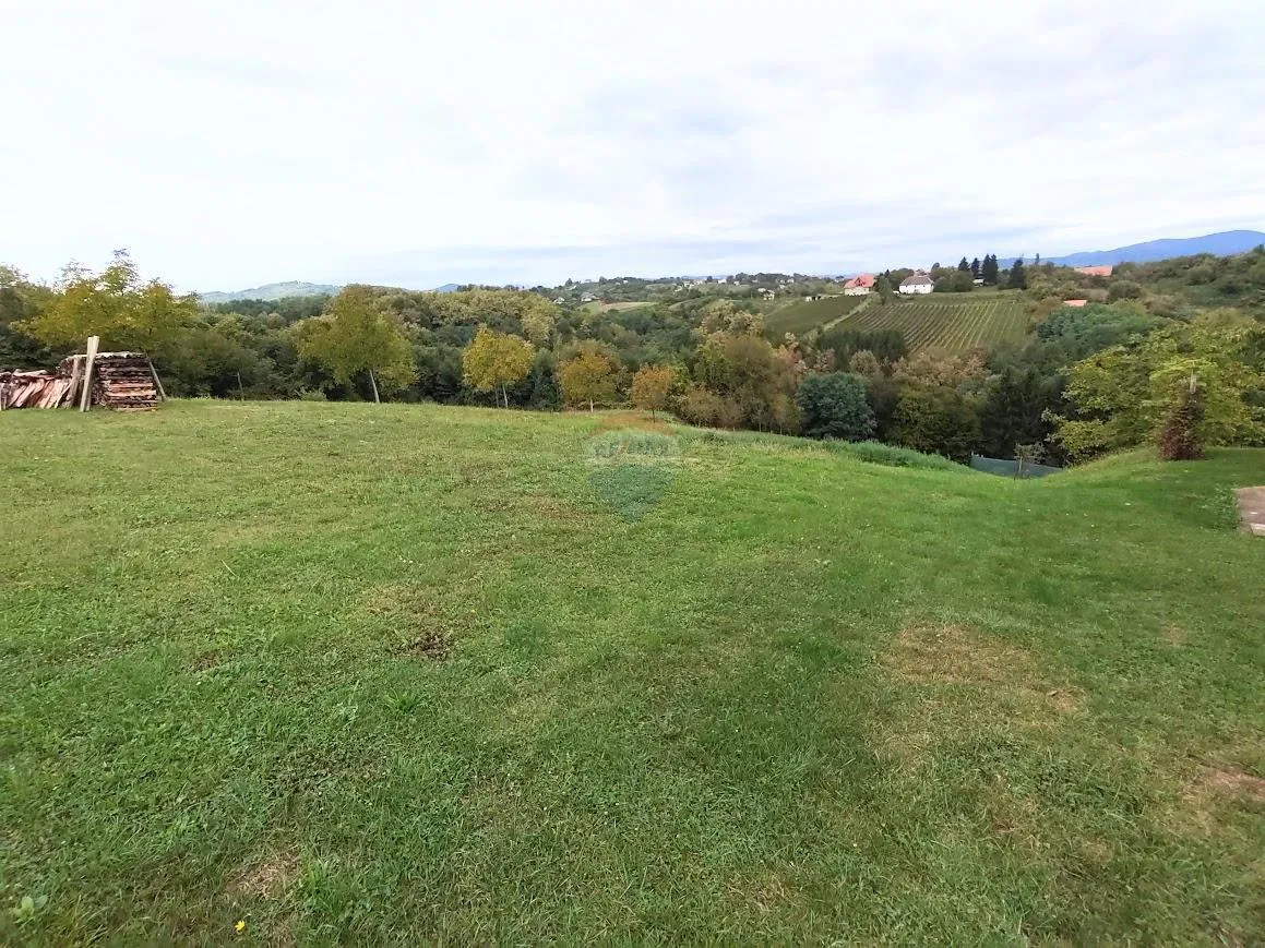 Ozalj; Vrhovac - građevinsko zemljište 3600 m2 blizina Kupe