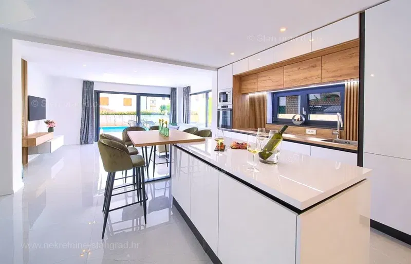 Malinska, appartamento su due piani con piscina e giardino! – 3