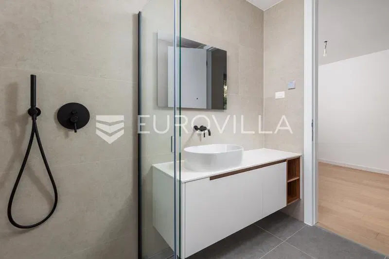 Opatija, an attractive three-room apartment of 119 m² in a new building – 3