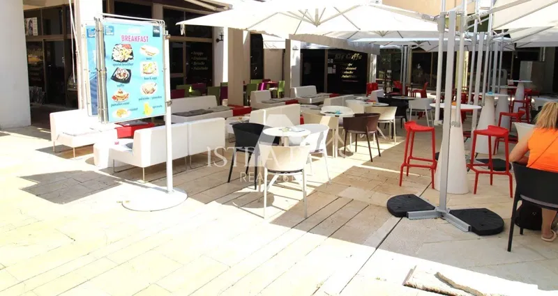Café - Patisserie - cocktail bar in the center of town 100 m from the sea!! – 2
