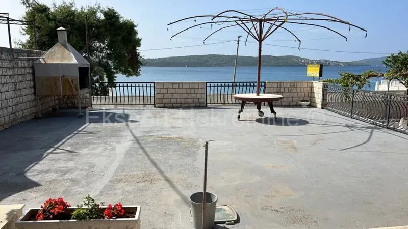 Trogir, Saldun, semi-detached house 430m2, garage, first row to the sea, 20 m from the beach – 2