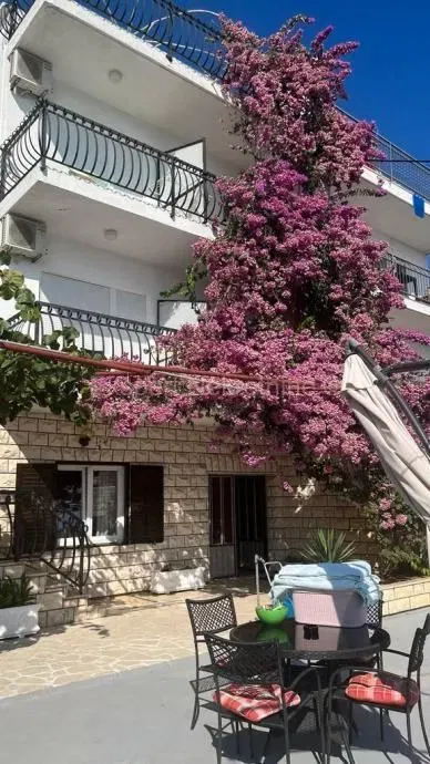 Trogir, Saldun, semi-detached house 430m2, garage, first row to the sea, 20 m from the beach – 3