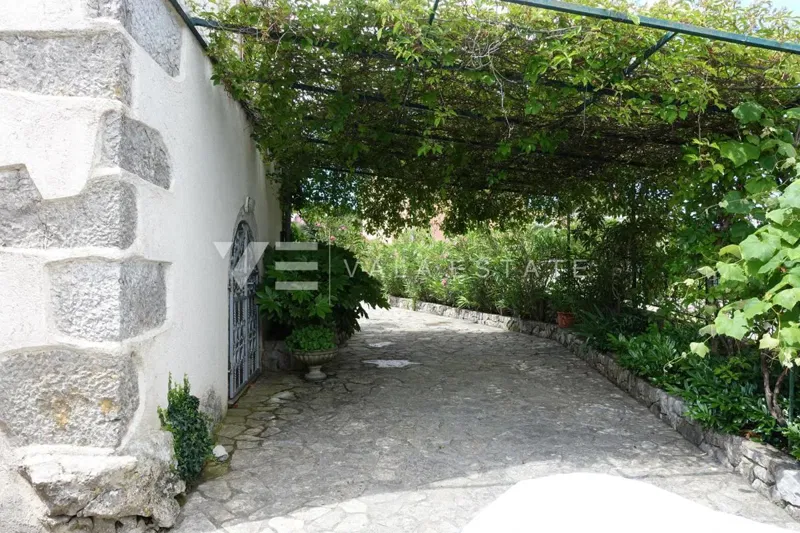 CASA INDIGENA IN PIETRA IN POSIZIONE TRANQUILLA – 3