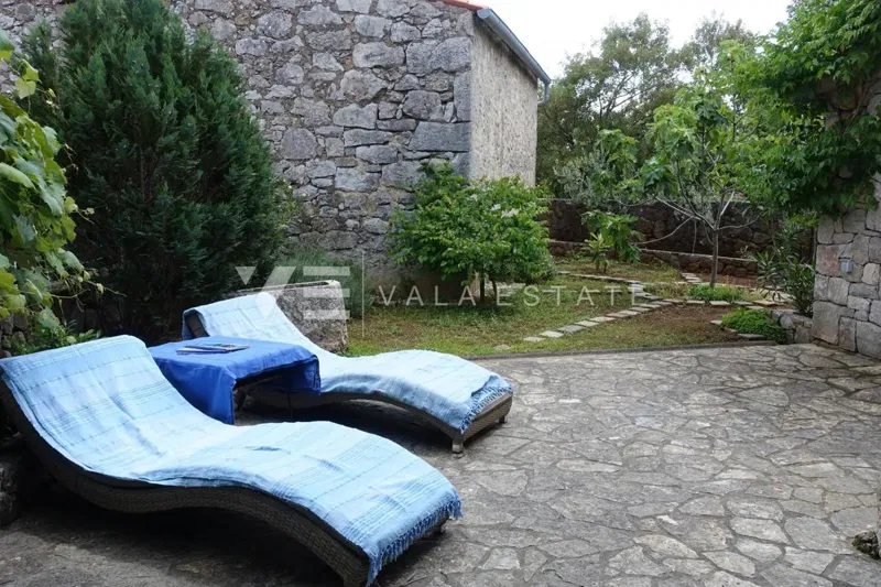 CASA INDIGENA IN PIETRA IN POSIZIONE TRANQUILLA – 2