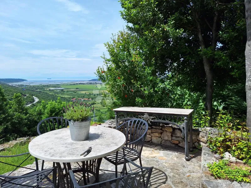 A villa with a soul: an Istrian gem with a view of the sea and the hills – 3