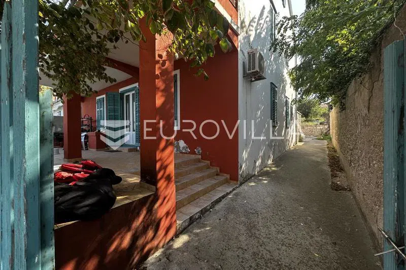 Ugljan, Preko house, first row to the sea with swimming pool 250 m² for adaptation – 2