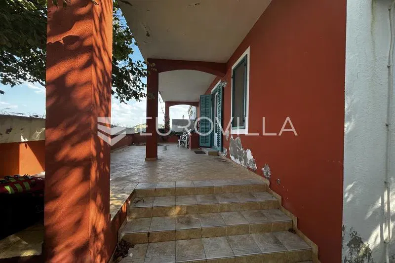 Ugljan, Preko house, first row to the sea with swimming pool 250 m² for adaptation – 3