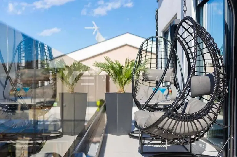MODERN PENTHOUSE APARTMENT WITH SEA VIEW – 2