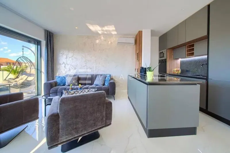 MODERN PENTHOUSE APARTMENT WITH SEA VIEW – 3