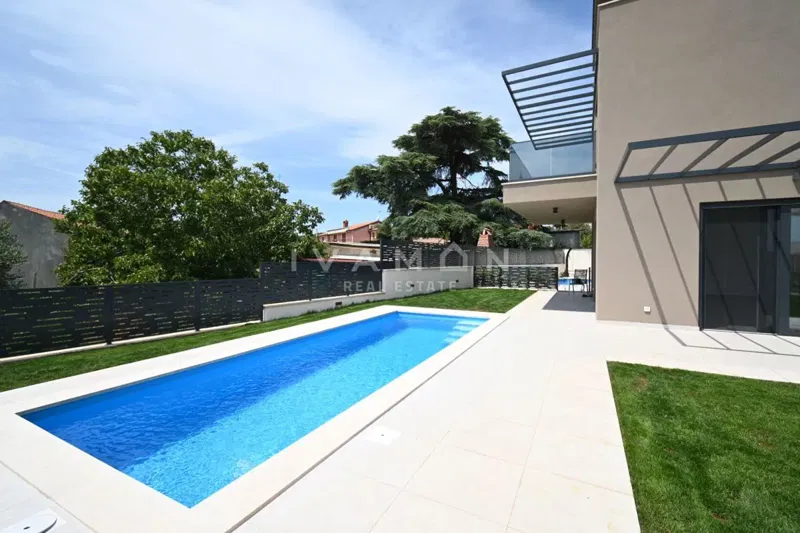 Beautiful three-bedroom apartment with a pool – 2