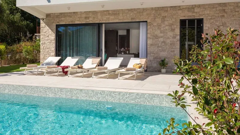 Villa moderna di nuova costruzione con piscina in prima fila al mare – 3