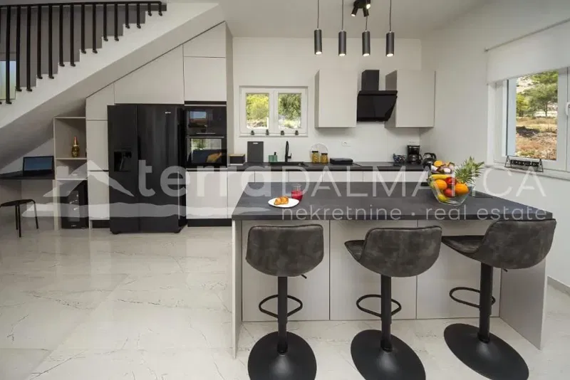 Dubrava - Elegant house with swimming pool, terraces and a view of greenery – 3