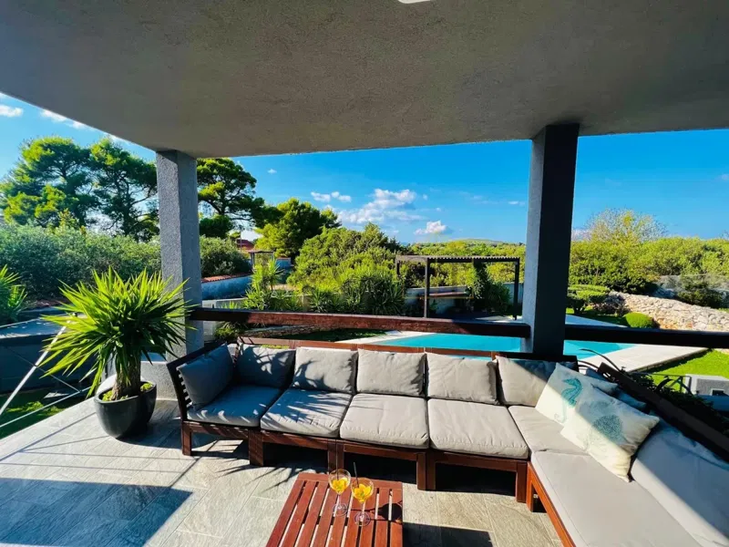 SOLTA, GORNJE SELO, HOUSE WITH POOL 150 M2 – 3