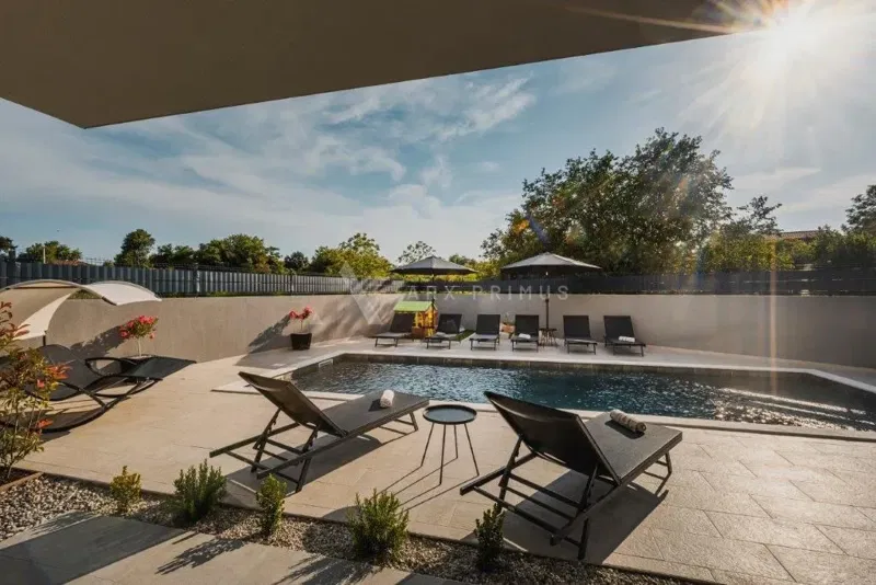 Casa con 3 appartamenti e piscina, Čepljani – 3