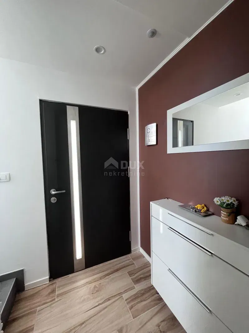 ŠIBENIK, VODICE - Dvojdomek se dvěma byty – 2