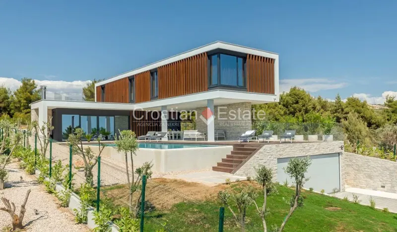 Villa with sea view and pool, for sale – 2
