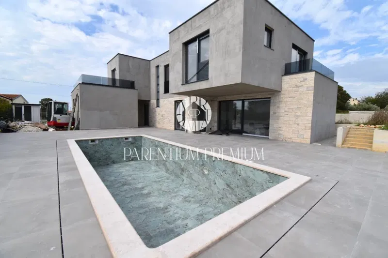 Modern villa with garage and swimming pool – 2