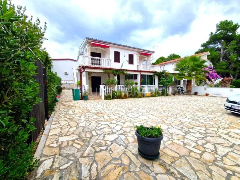 Vir, house with 4 apartments, 80m from the beach - south side of the island – 2