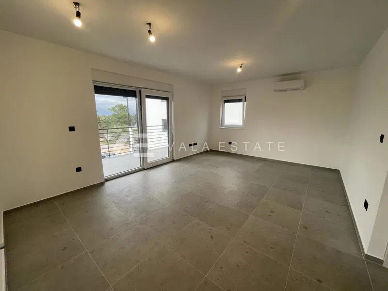 APARTMENT IN A QUIET LOCATION WITH A SEA VIEW – 3
