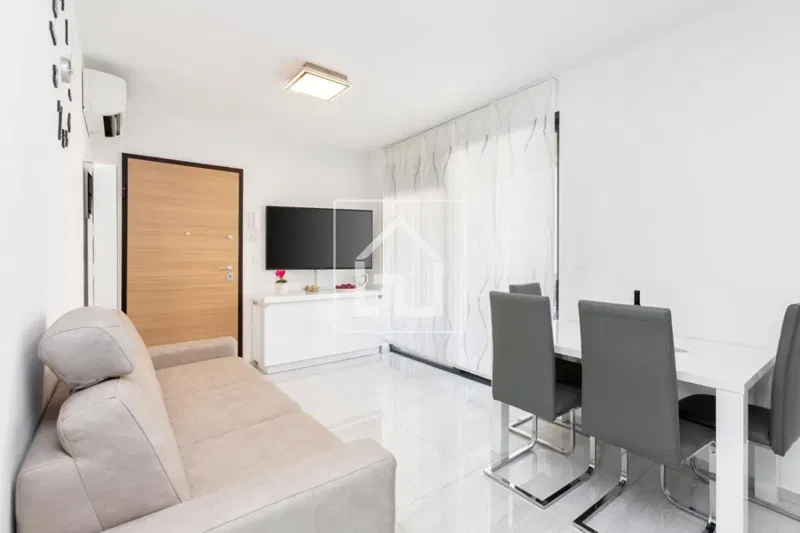 Apartment Medulin, first row to the sea, 2 bedrooms, new price ! – 2