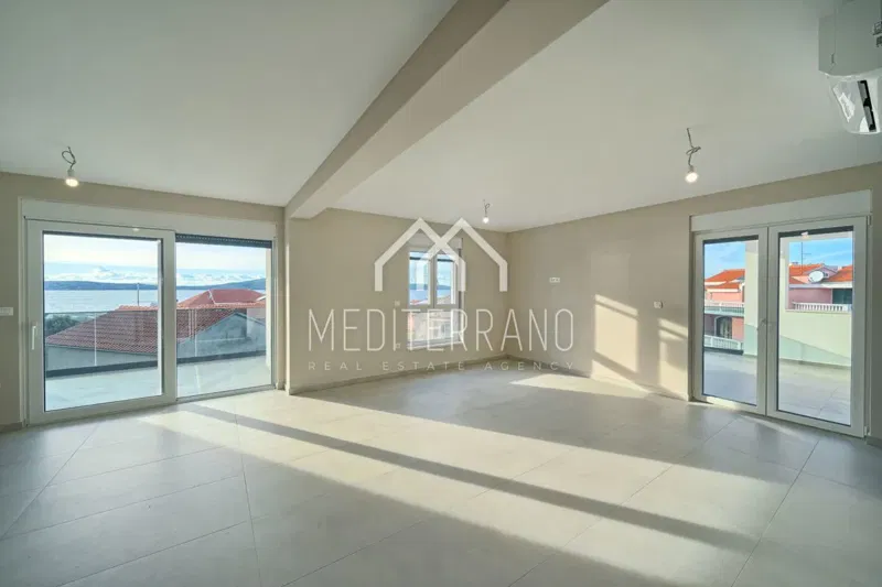 Penthouse, 150 m od mora - novogradnja