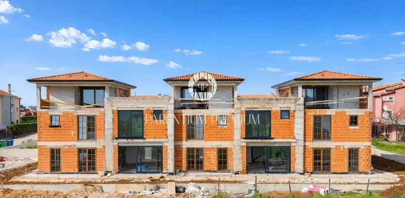Mediterranean corner terraced house with garden – quiet location, 2 km from the sea and the center of Poreč – 3
