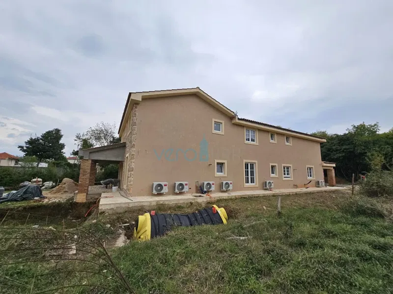 Vrbnik, Risika, casa bifamiliare 150m2 con piscina, in vendita – 2