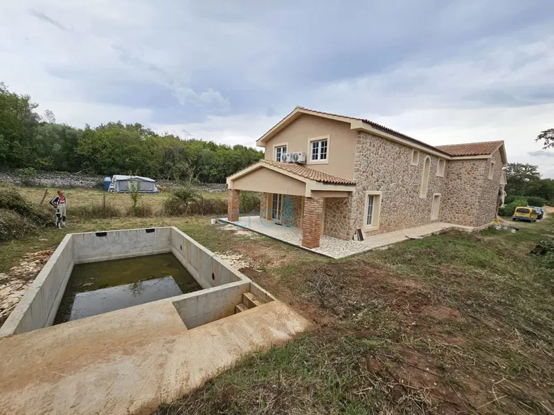 Vrbnik, Risika, casa bifamiliare 150m2 con piscina, in vendita – 3