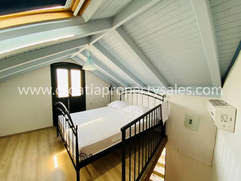 Brac, old stone house for sale, 265.000 € – 3