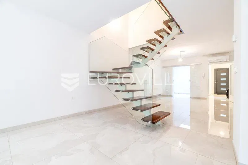 Zagreb, Maksimir, newly renovated two-room house 120 m² with garage and garden – 3