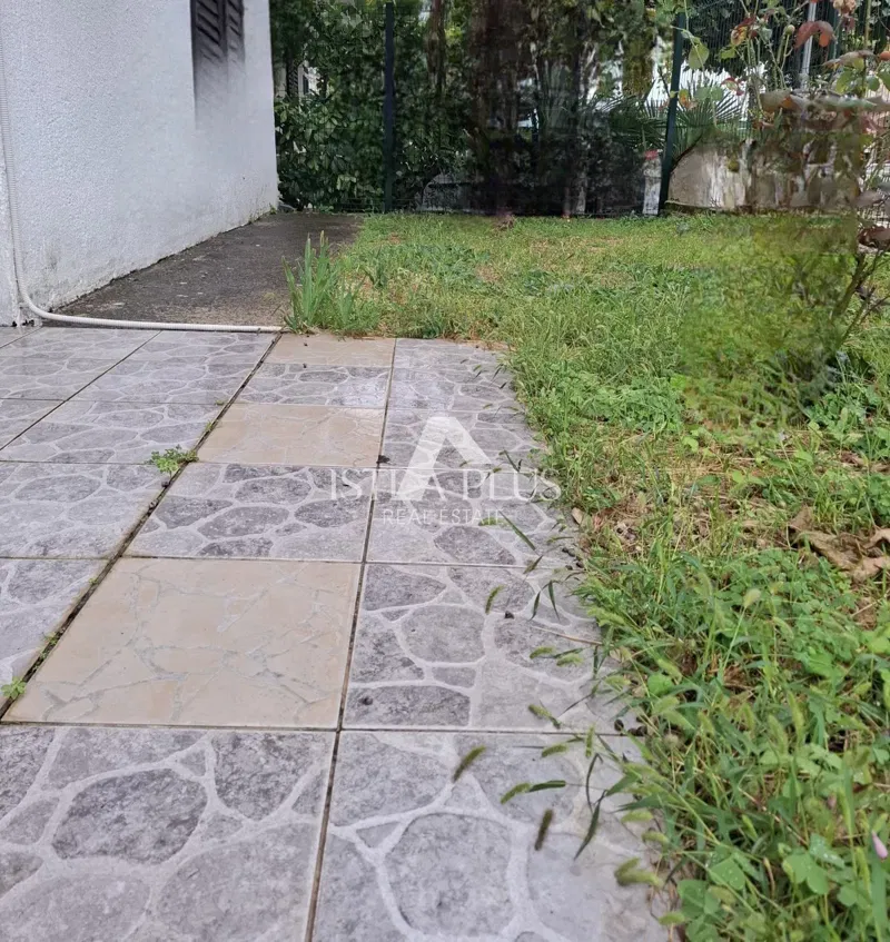 OPPORTUNITY! Two apartments in Poreč with a yard, 850m from the sea!! – 2