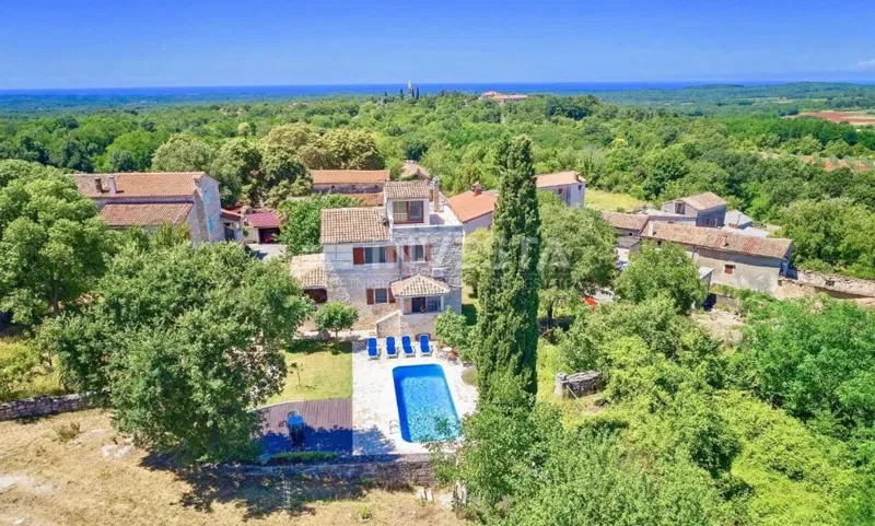 Poreč környéke, autentikus isztriai nyaraló, tágas udvar – 3