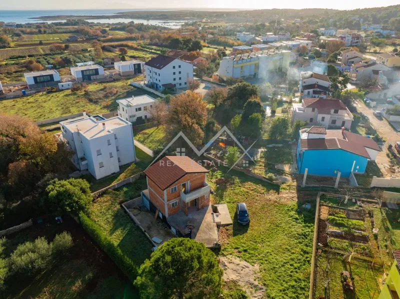 Medulin area, house in roh-bau phase 800 m from the sea! – 3