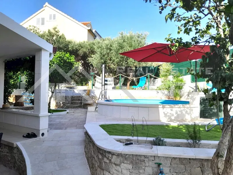 Immobili Čiovo - Casa con piscina in posizione attraente, vicino a una bella spiaggia, in vendita – 3
