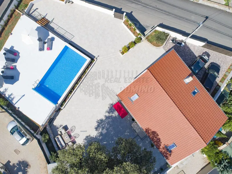 Prekrasna kamena vila s bazenom! Blizina grada Krka! – 3