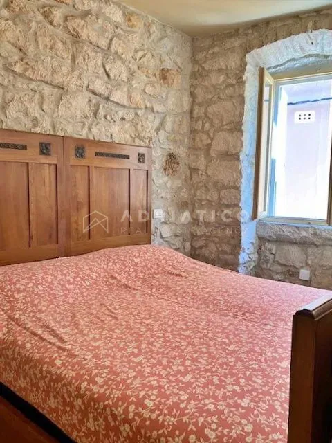 Rovigno, casa ristrutturata con spazio commerciale nel centro storico – 3