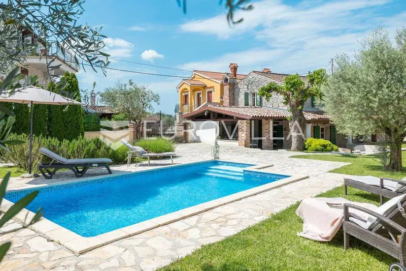 Istria, near Lovreč, beautiful two-bedroom stone house for renovation with a pool and garden – 2