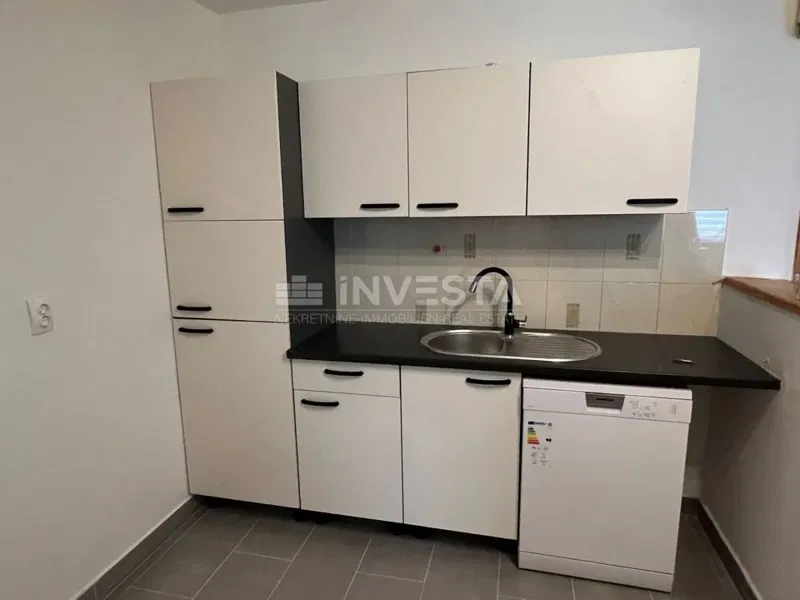 Pula area, spacious house with five apartments and two swimming pools. – 2